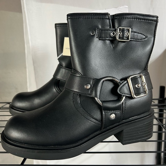 Universal Thread Shoes - NWT Universal Thread Black Ankle Boots size 7